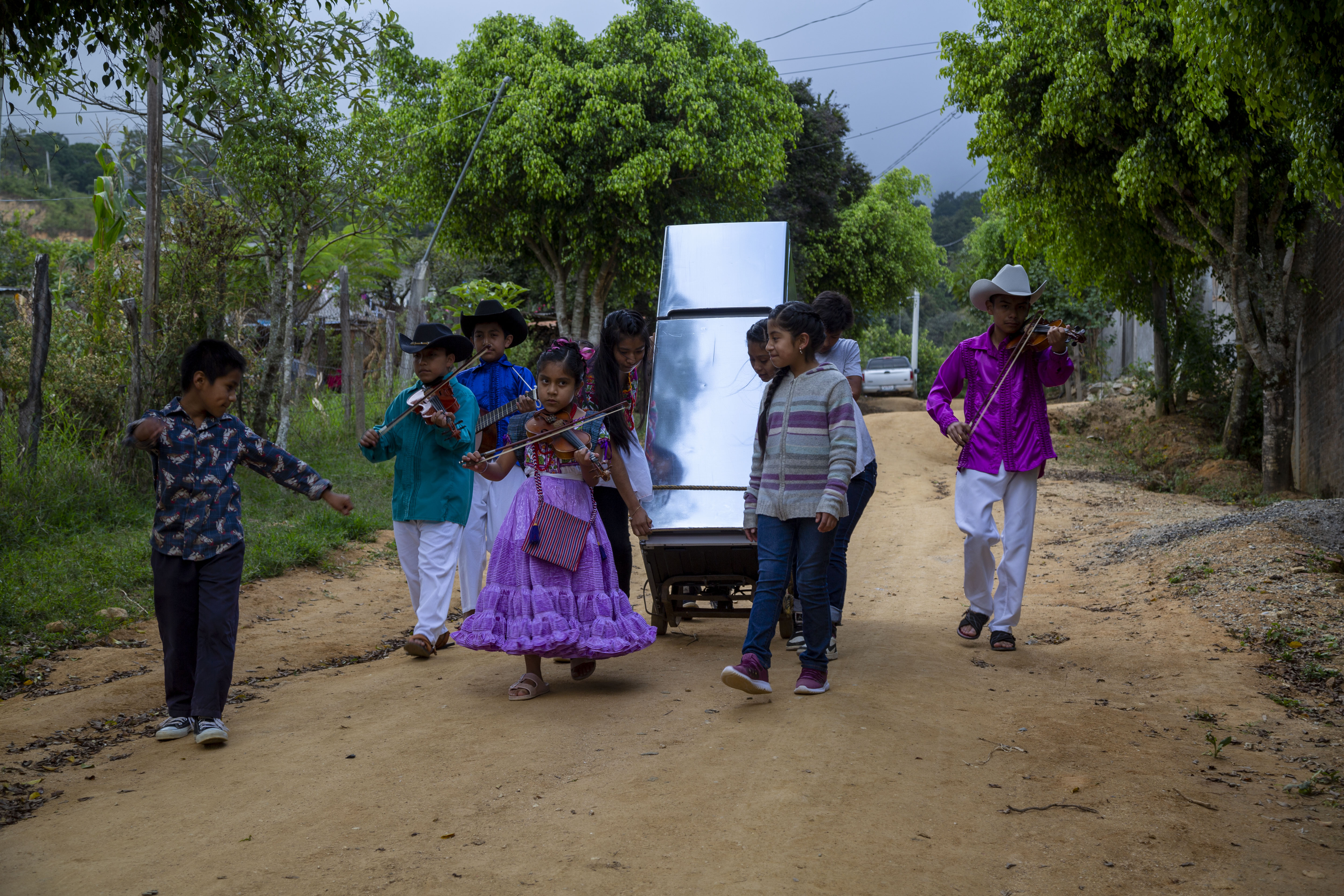´La Raya´, de Yolanda Cruz y las apariciones del refrigerador