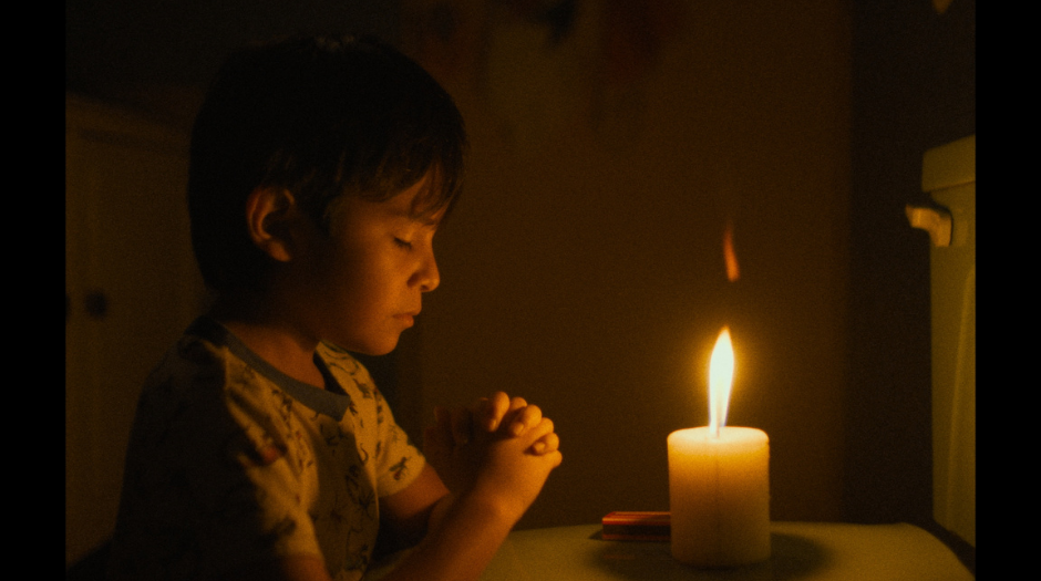 ‘El diablo fuma (y guarda las cabezas de los cerillos quemados en la misma caja)’, de Ernesto Martínez Bucio y los niños solos