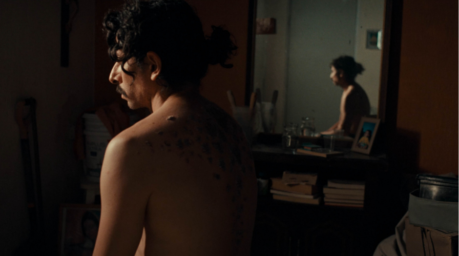 ‘Flores’, de Job Samaniego: entre el misterio y el manifiesto queer